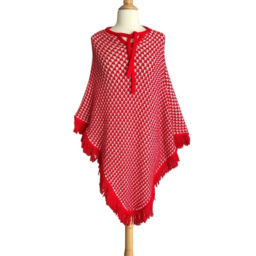 Vintage‎ 1970s Red & White Crochet Fringe Poncho Cape – Boho Folk Style
